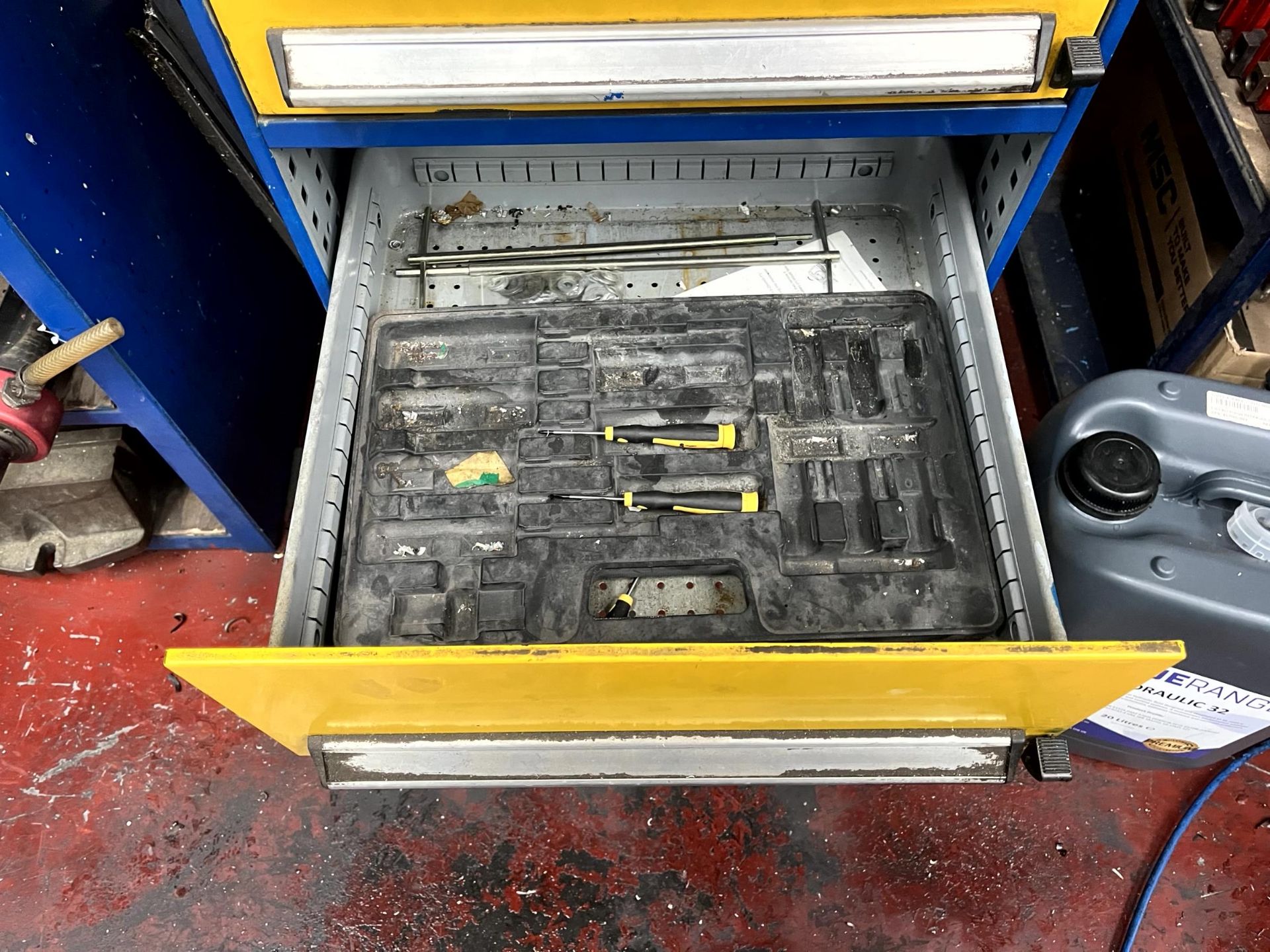 Nicolas Correa Prisma 20 4-axis bed type milling machine with bed-mounted outfeed swarf conveyor, - Image 28 of 34