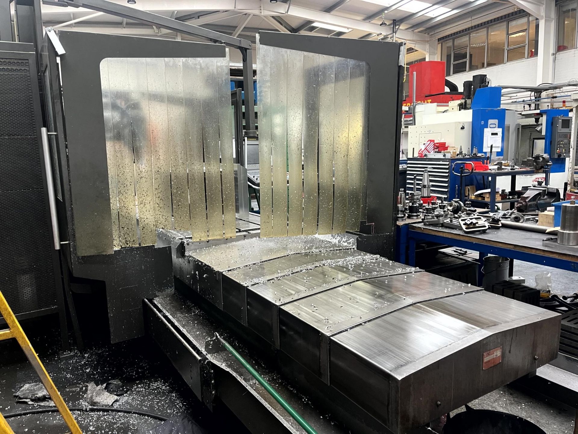 Nicolas Correa Prisma 20 4-axis bed type milling machine with bed-mounted outfeed swarf conveyor, - Image 5 of 34