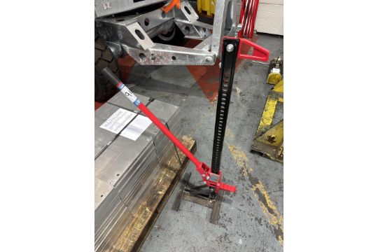 LiftinGear UK high-lift bar jack mounted on welded stand (2025)