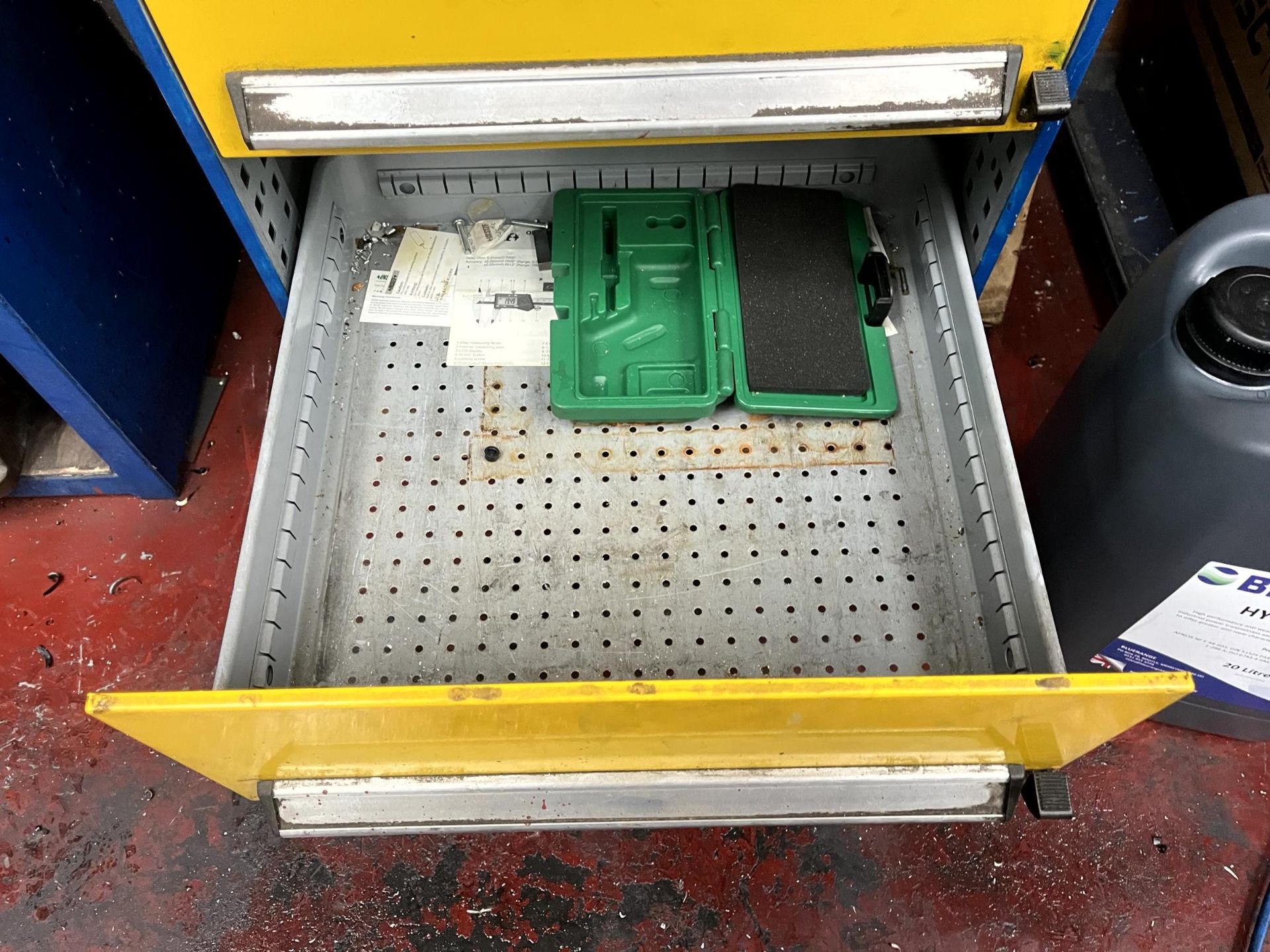 Nicolas Correa Prisma 20 4-axis bed type milling machine with bed-mounted outfeed swarf conveyor, - Image 29 of 34