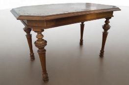 Beistelltisch mit vierfach gespiegelter Tischplatte