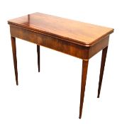 Ausklappbarer Beistell-/Spieltisch um 1890