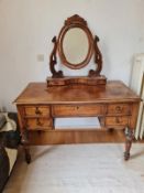 Alter Frisiertisch bwz. Schreibtisch