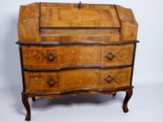 Damensekretär im Barockstil