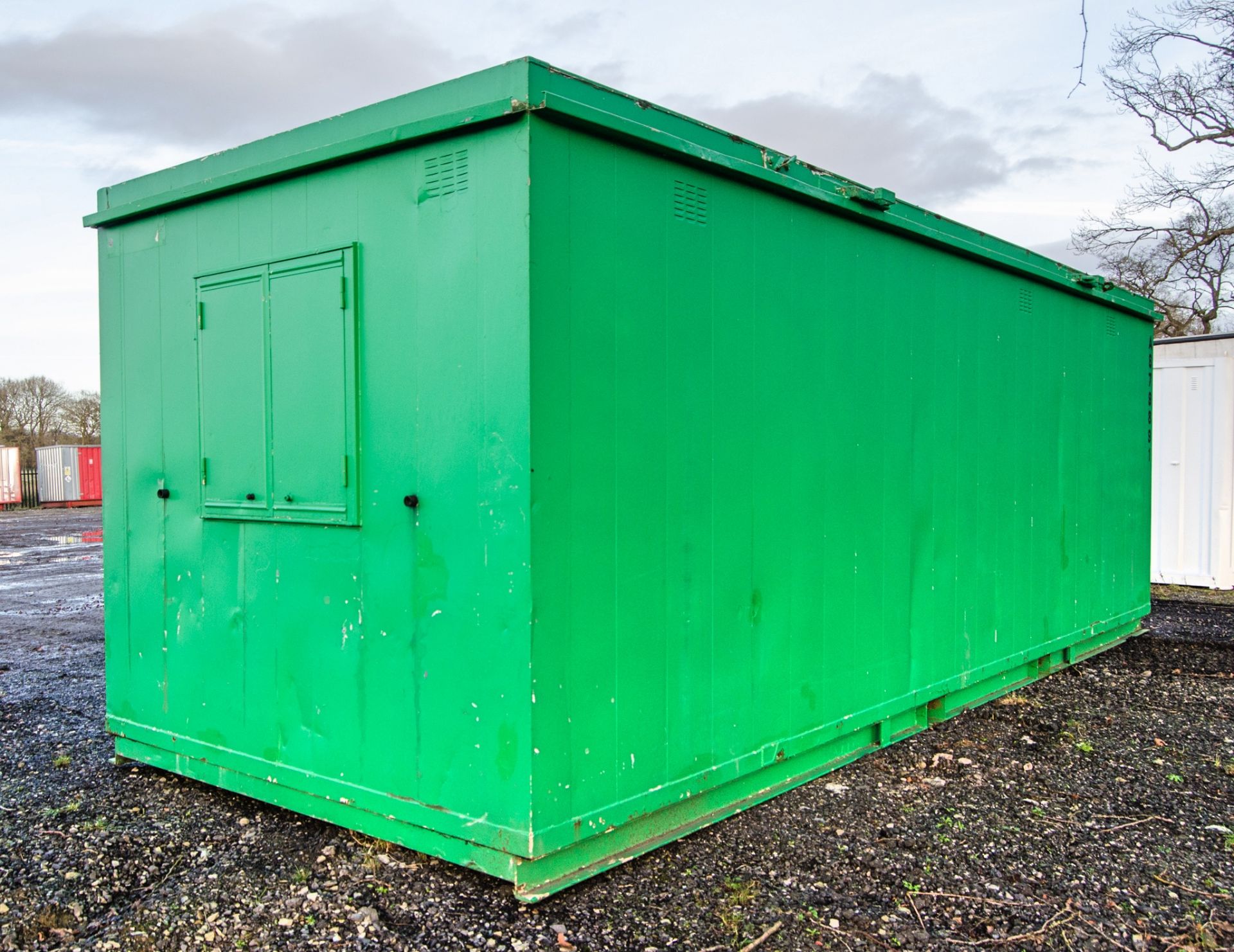 24ft x 9ft steel anti-vandal welfare site unit c/o canteen area, drying room, office, toilet & - Image 4 of 11