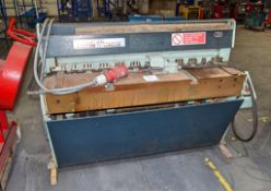 Edwards Truecut 3.25/1250 DD 3 phase guillotine Capacity: 1255mm x 3.5mm S/N: 74C/39534