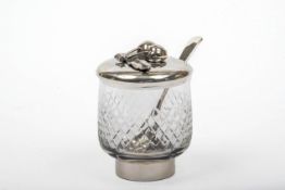 Marmeladenglas mit Silberdeckel
