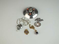 A small collection of jewellery