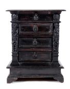 Italienische frühbarocke Kommode