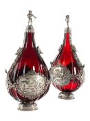 Paar Rubinglas-Pilgerflaschen mit reicher Silbermontierung