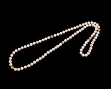 Endlose Akoya-Perlenkette, 7,0-7,5 mm, goldene Zwischenelemente, Gewicht ca. 49,1 g, Länge ca. 73