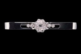 Brosche mit 12 Altschliff-Brillanten ca. 3 ct, 585er Weißgold ca. 8,9 g, Läge ca. 7 cm