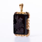 Anhänger mit Onyx-Gemme, 750er Gold ca. 13,7 g. Guter Zustand