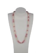 Perlenkette "Stichnoth", 63 Akoyaperlen, 60 Rhodochrositkugeln, Schließe 750er Weißgold,