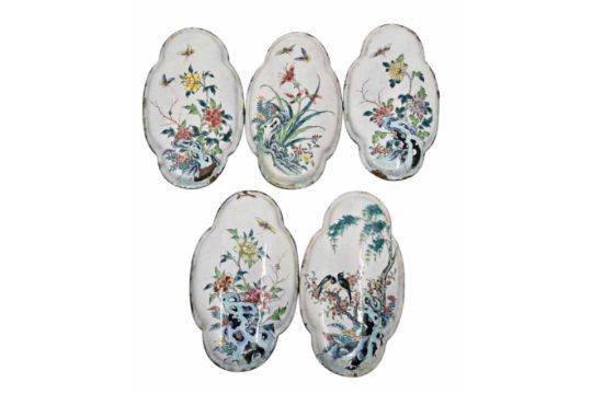 A mixed lot of Chinese and Indian collectables To include five enamelled door plates. Each painted - Image 8 of 9