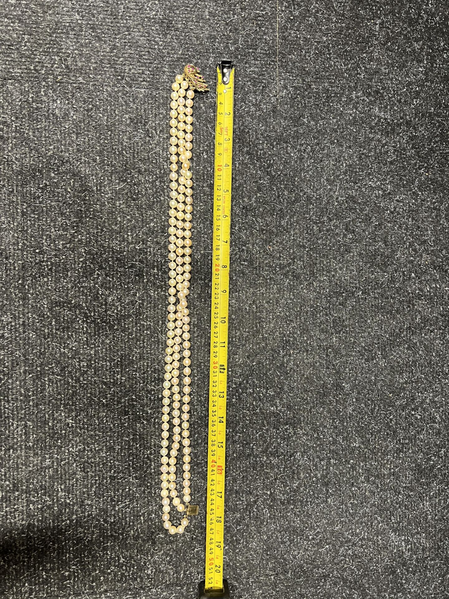 CULTURED PEARL NECKLACE WITH RUBY SET CLASP PEARLS ARE CULTURED - SIZE OF PEARLS APPROX. 7-8MM EACH  - Image 4 of 4