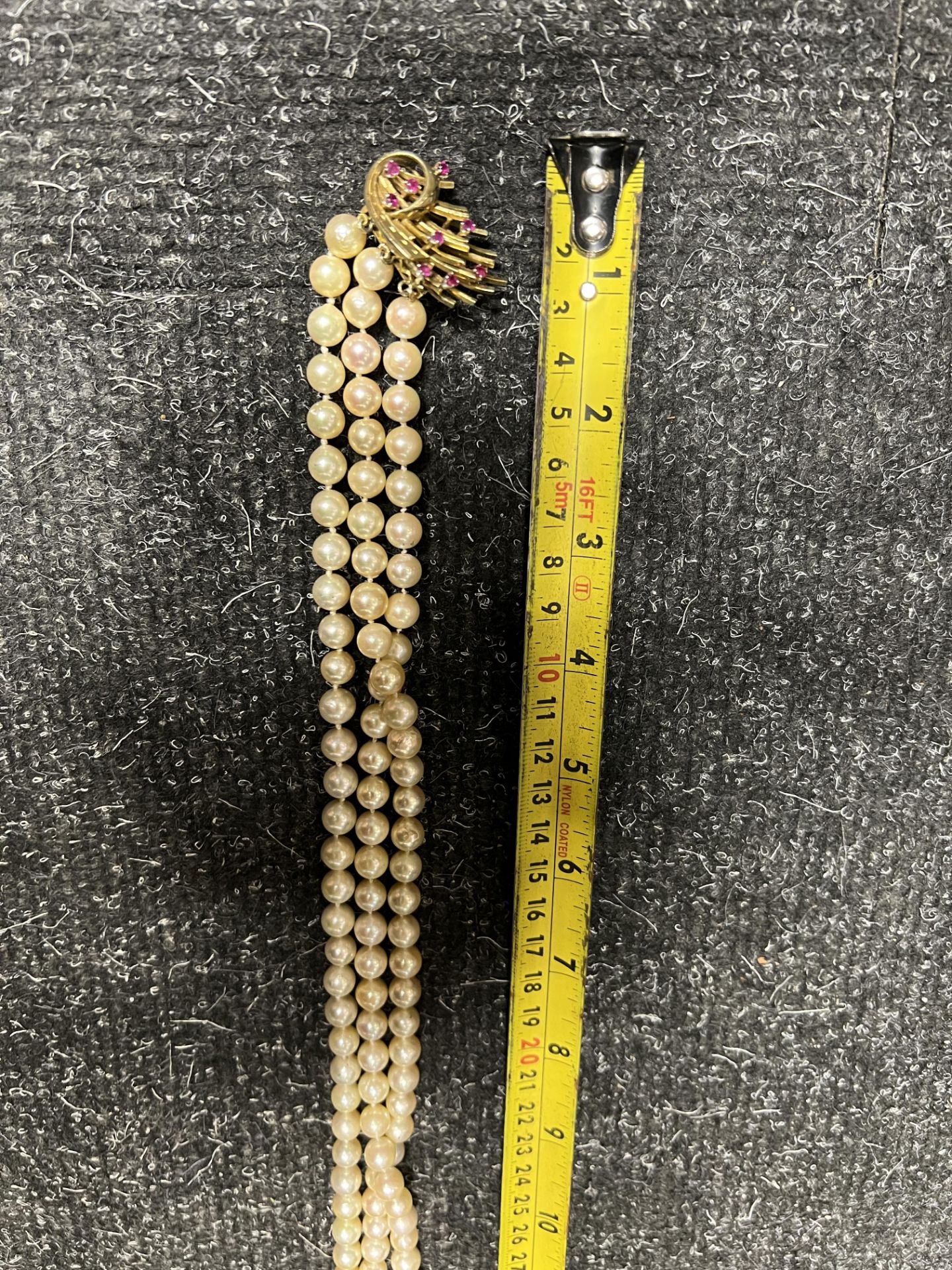 CULTURED PEARL NECKLACE WITH RUBY SET CLASP PEARLS ARE CULTURED - SIZE OF PEARLS APPROX. 7-8MM EACH  - Image 2 of 4