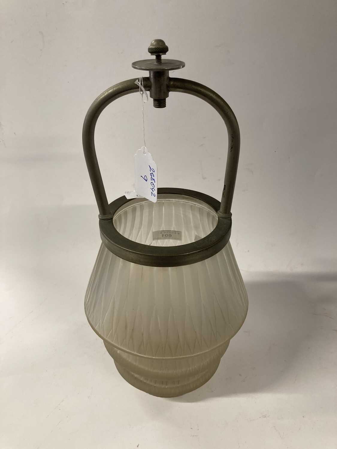 Lighting: - Image 3 of 3