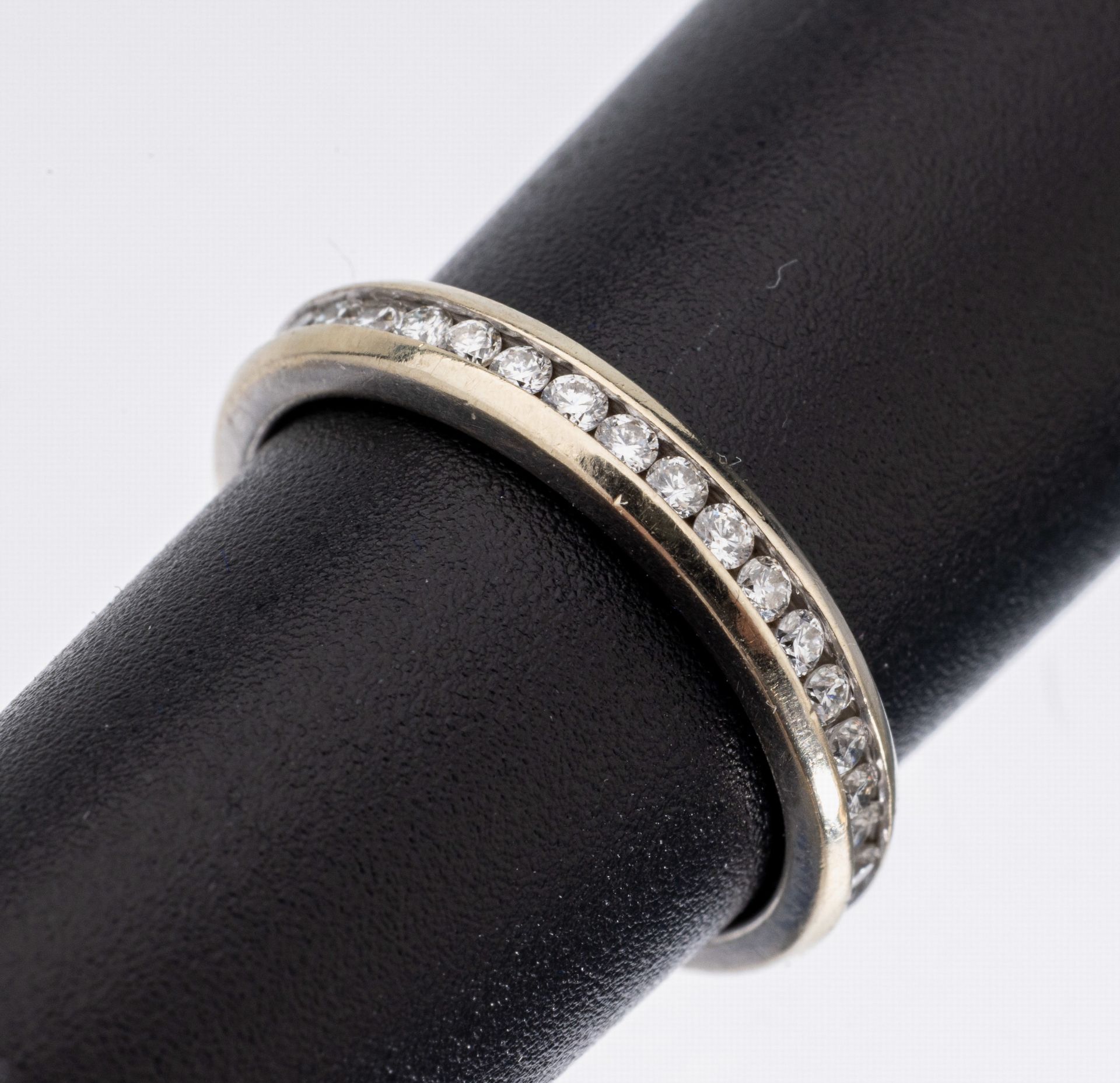 14 kt Gold Brillant-Ring, WG 585/000, 38 Brillanten zus.