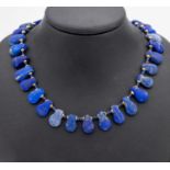 Ausgefallenes Lapislazuli-Collier, S-Schließe und