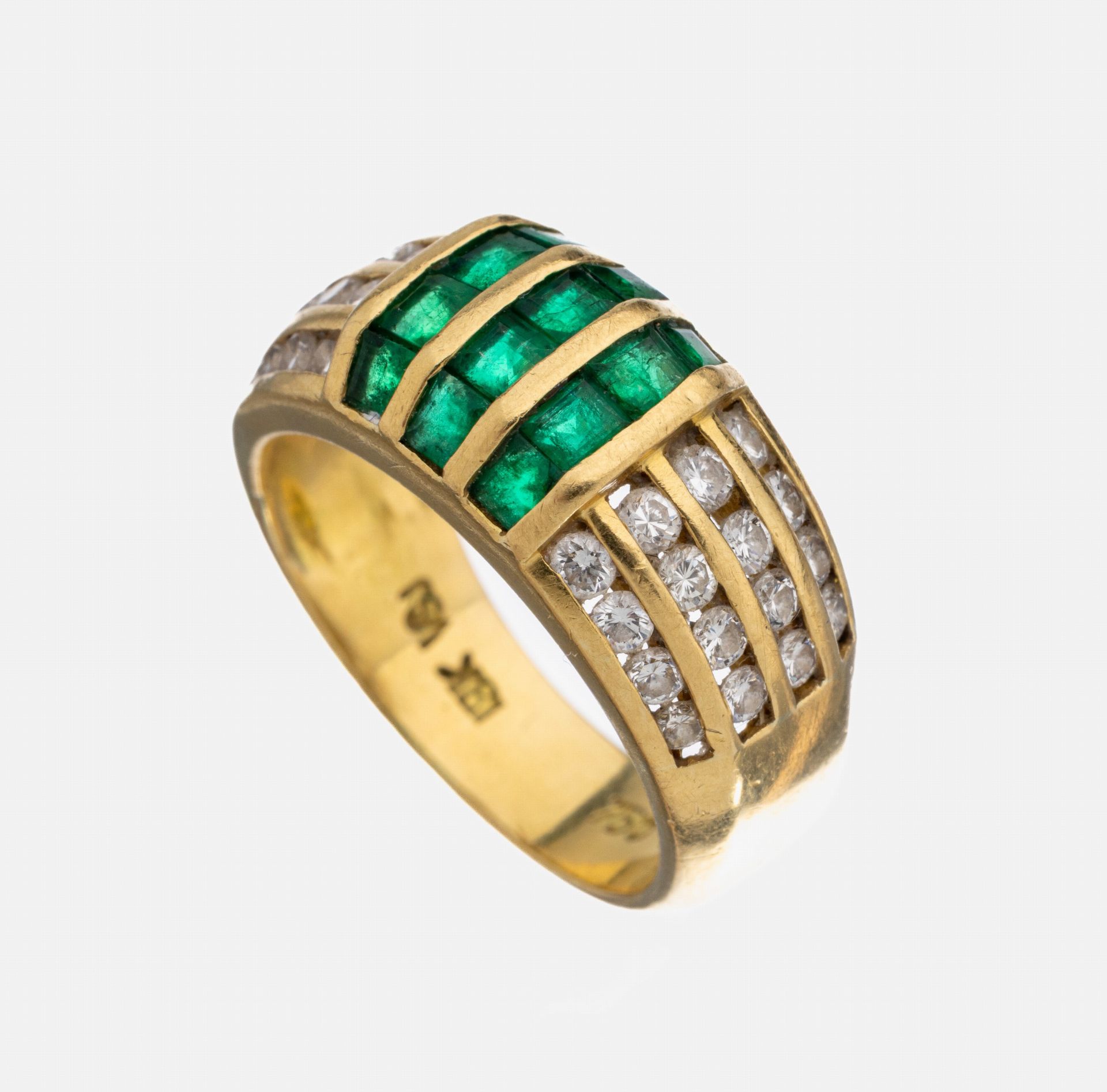 18 kt Gold Smaragd-Brillant-Ring, GG 750/000, mittig mit