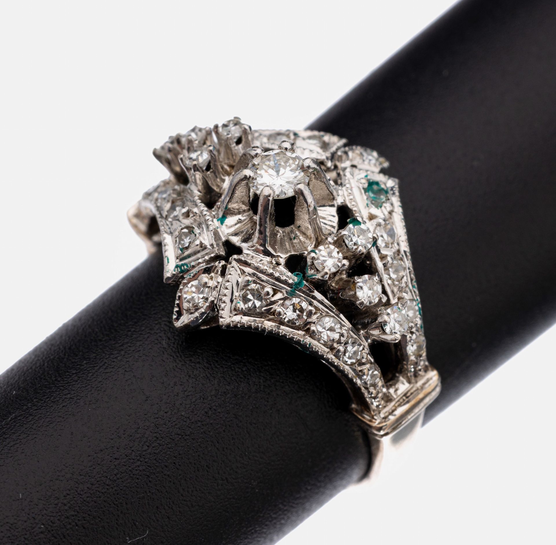 14 kt Gold Diamant-Ring, WG 585/000, mittigblütenförm.