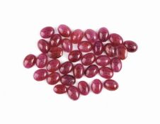 Lot lose Rubine, zus. ca. 51.59 ct, ovale Cabochons in