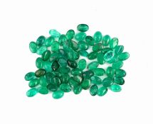 Lot lose Smaragde, zus. ca. 32.96 ct, ovale Cabochons in