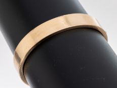 14 kt Gold Armreif, GG 585/000, hohl gearbeitet, B. ca.