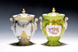 2 Deckelvasen, Dresden, um 1900, Porzellan, partiell