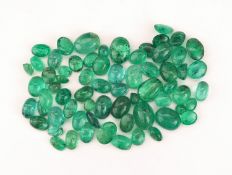 Lot lose Smaragde, zus. ca. 34.10 ct, Cabochons in versch.