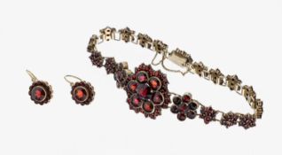 Granat-Konvolut, best. aus: 1 Armband, Metall verg.,