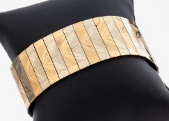 18 kt Gold Armband, RG/WG 750/000, floral grav., teilw.