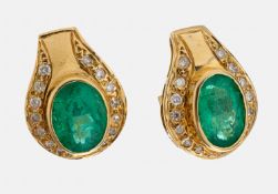 Paar 18 kt Gold Smaragd-Diamant-Ohrstecker, GG 750/000,