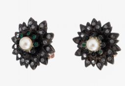 Paar 18 kt Gold Diamant-Smaragd-Perl- Ohrstecker, um 1860,