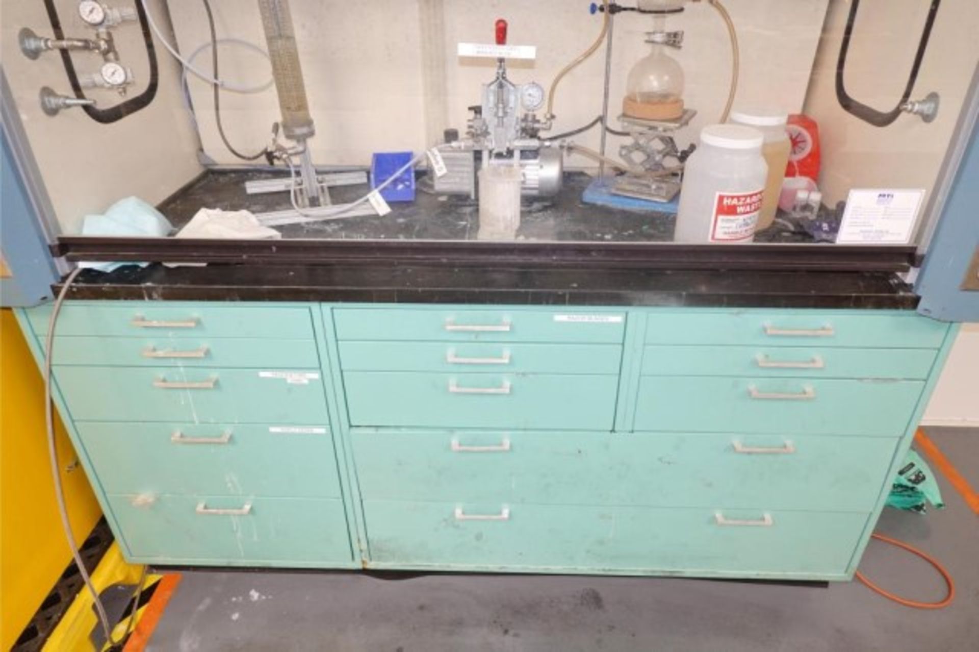 Hamilton 6' ft. Laminar Flow Bench - Image 5 of 8