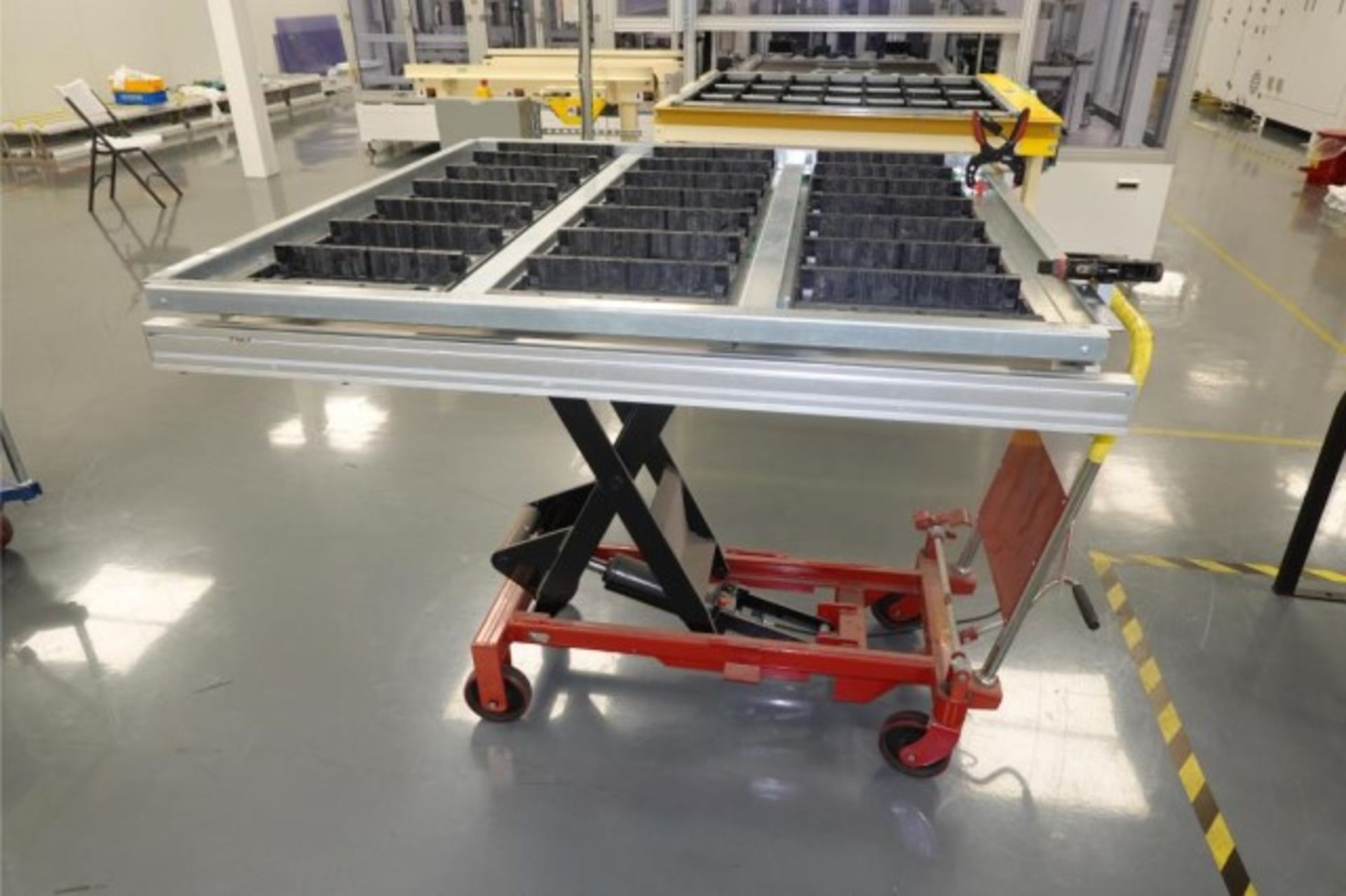 Uline Hydraulic Lift Table W- Roll Conveyor - Image 5 of 7