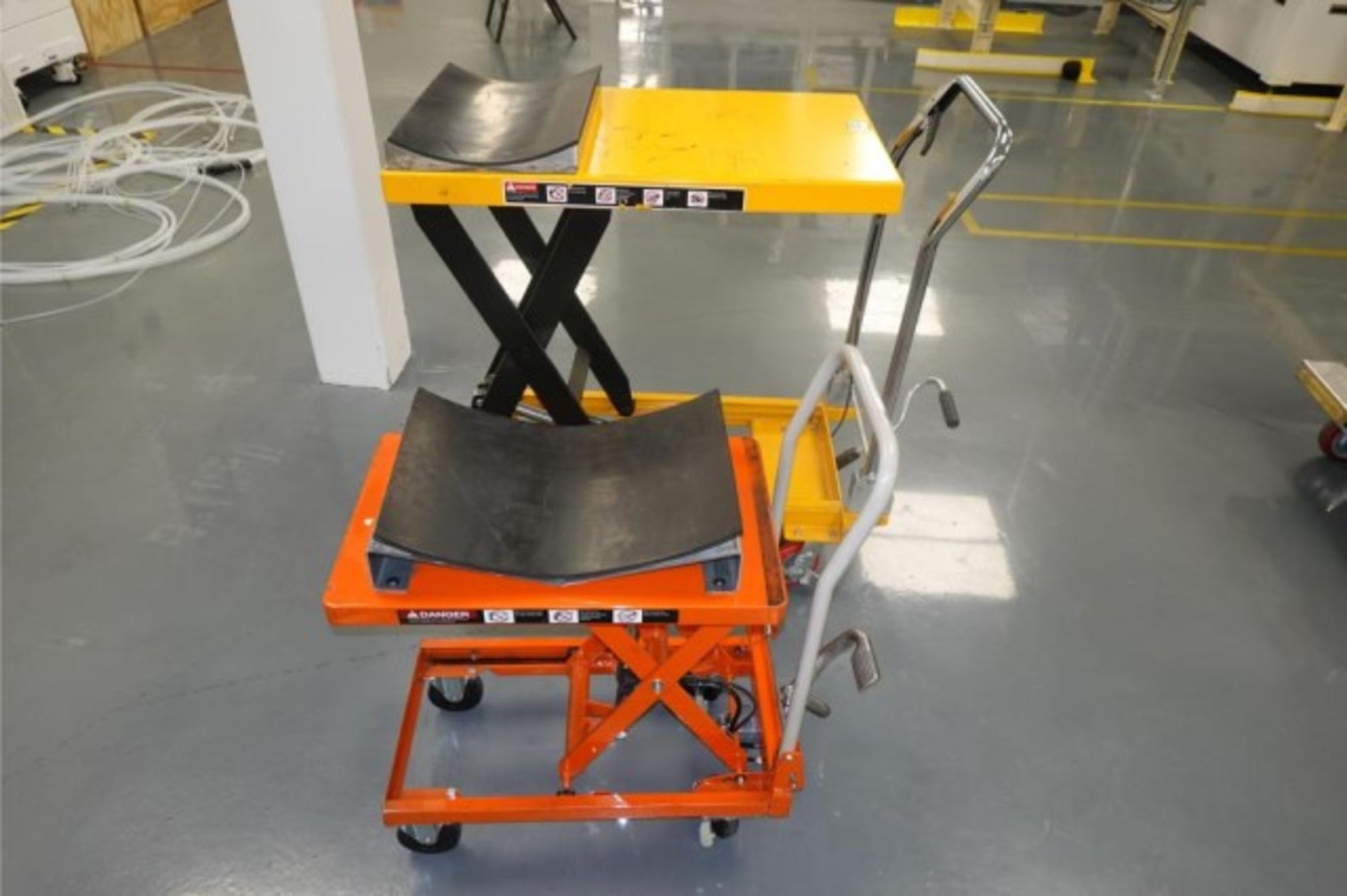 Mobile Hydraulic Lift Tables - Image 7 of 10