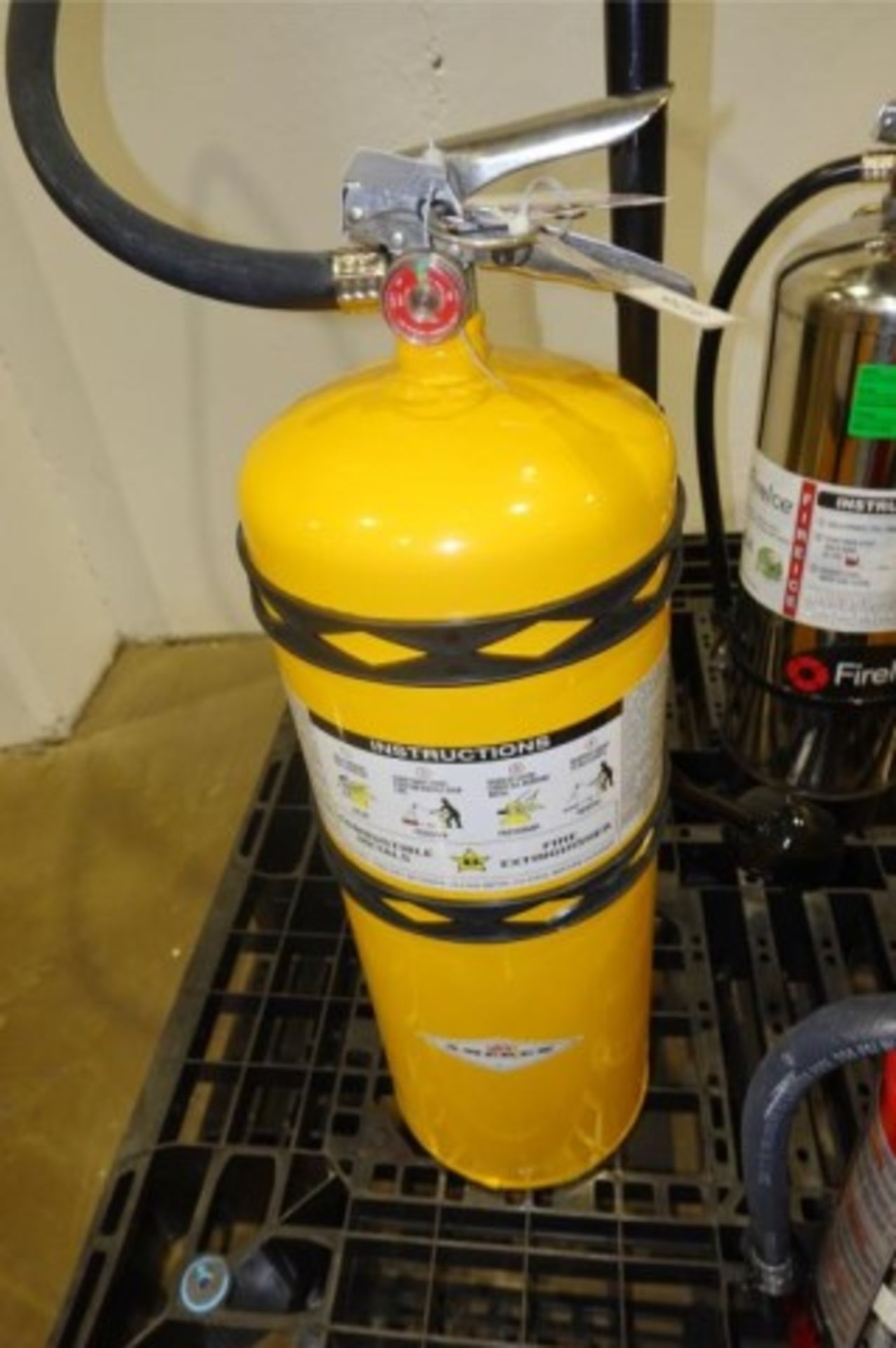 Manufacturing Floor Fire Extinguishers - Image 3 of 6