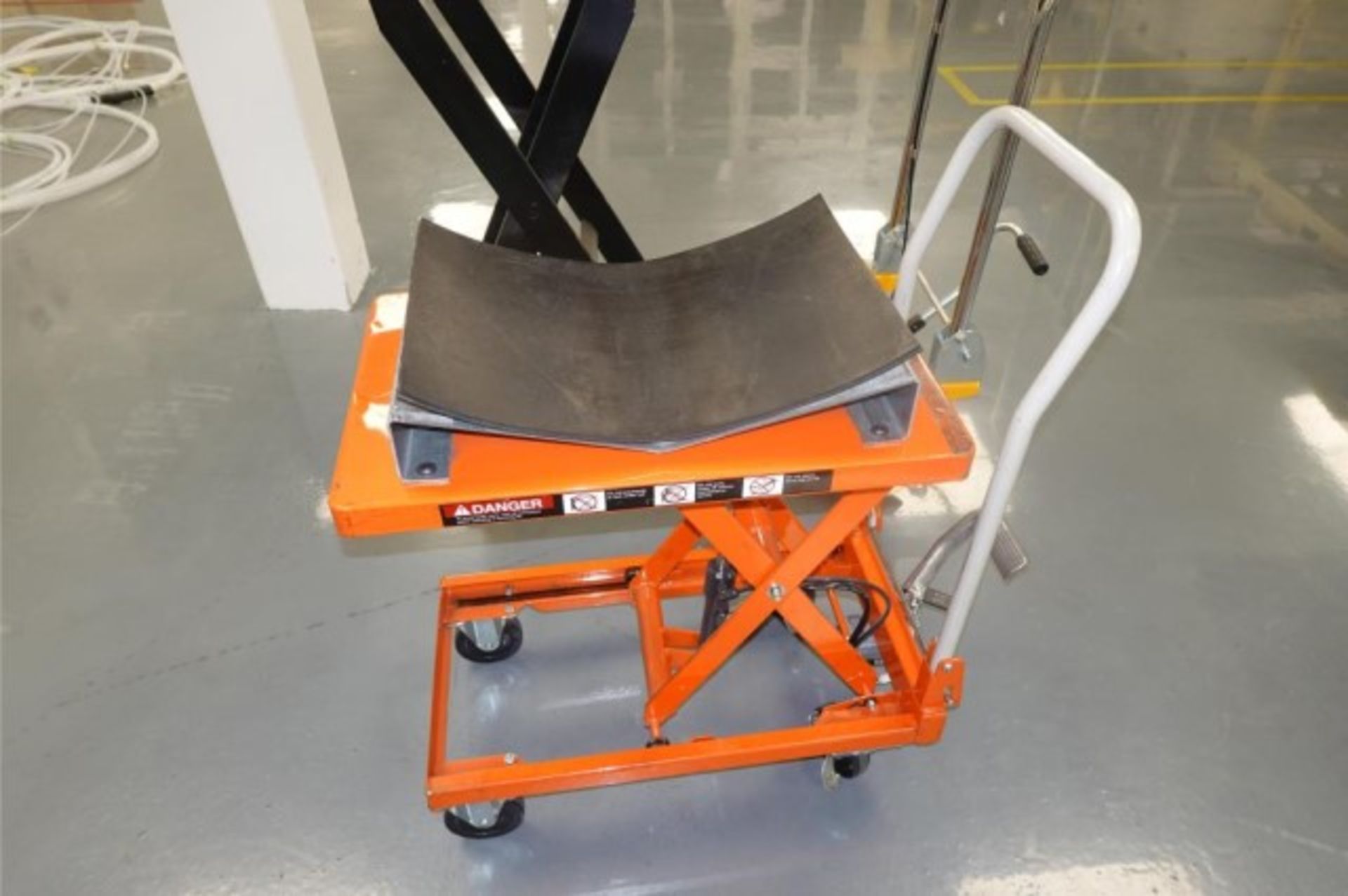 Mobile Hydraulic Lift Tables - Image 10 of 10
