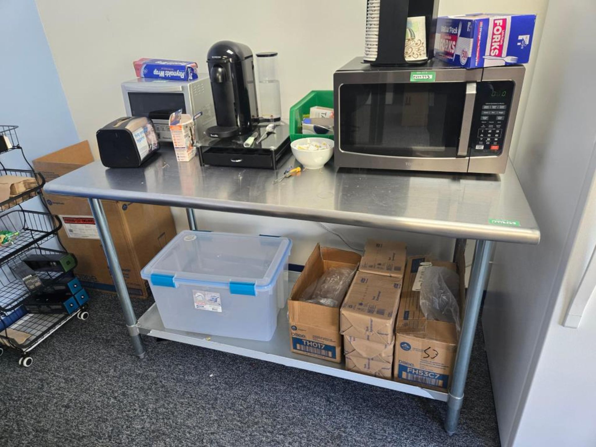 Kitchen Appliances - Image 9 of 20