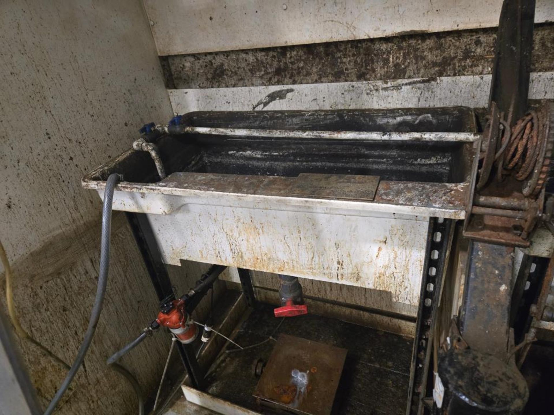 Parts Booth & Cabinet - Image 3 of 9