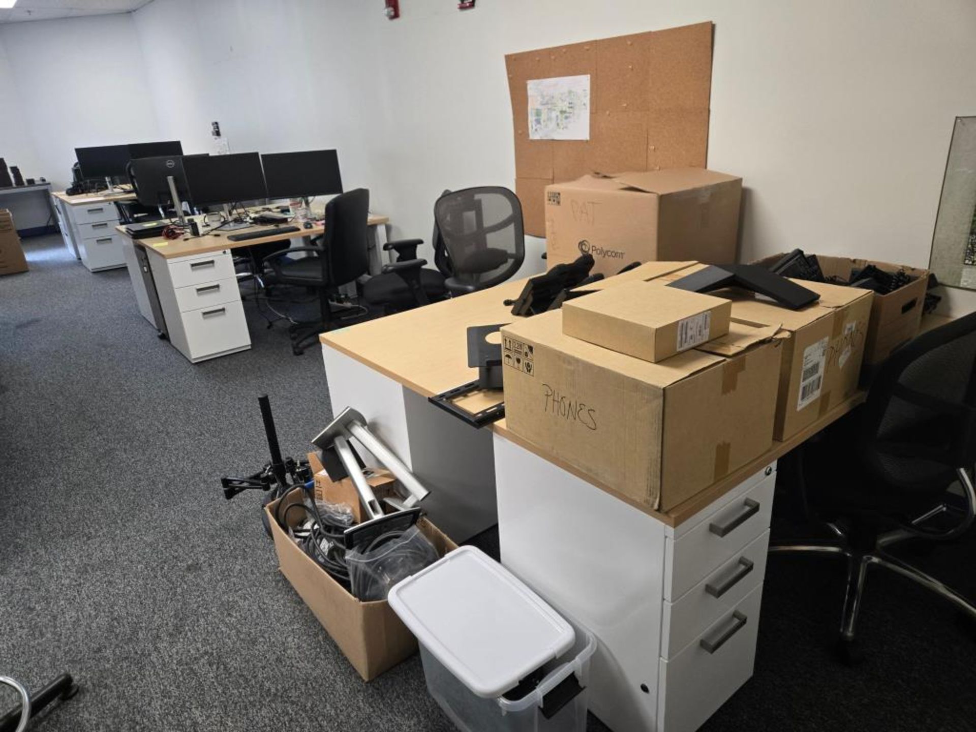 Office Furniture - Image 2 of 17