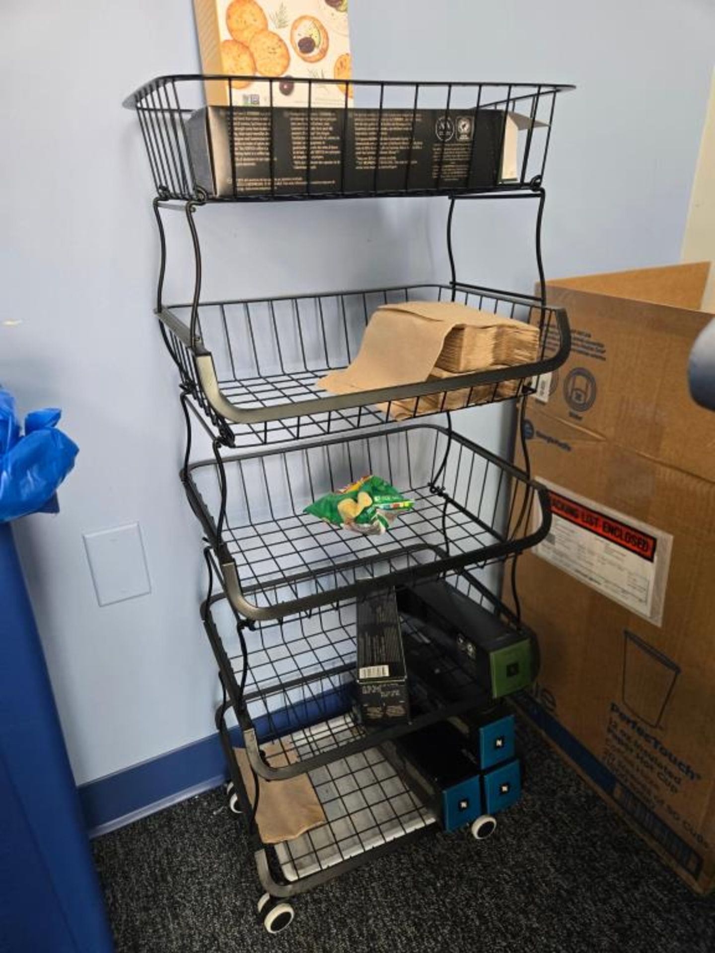 Kitchen Appliances - Image 18 of 20