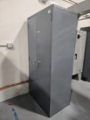 Global Cabinet w/ Contents