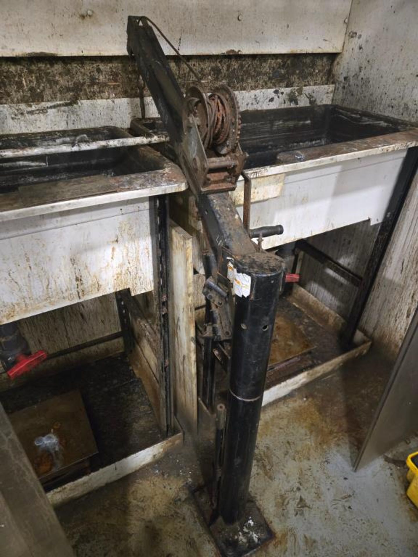 Parts Booth & Cabinet - Image 2 of 9