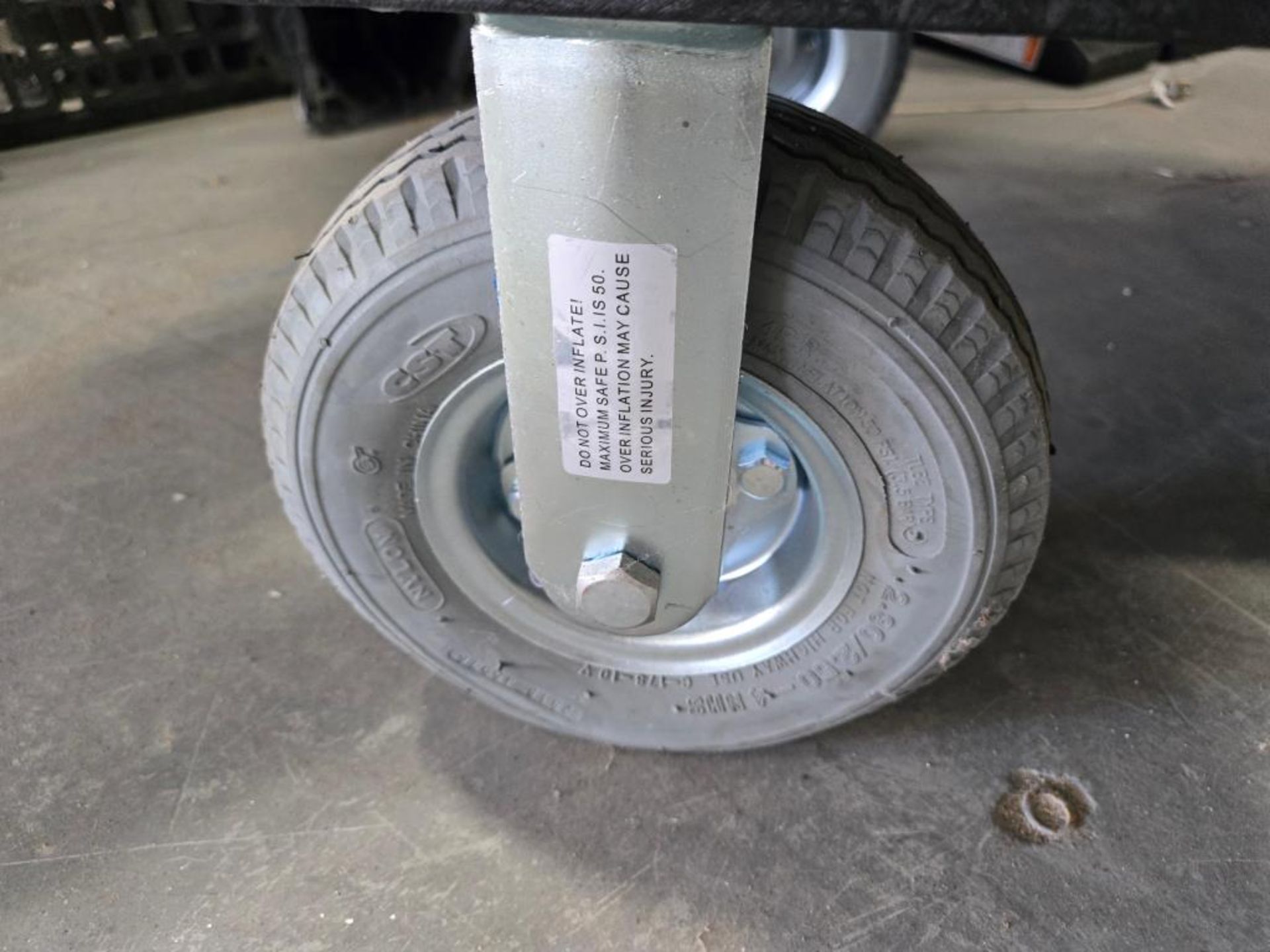 Rubbermaid/Uline Carts & Racks - Image 2 of 7