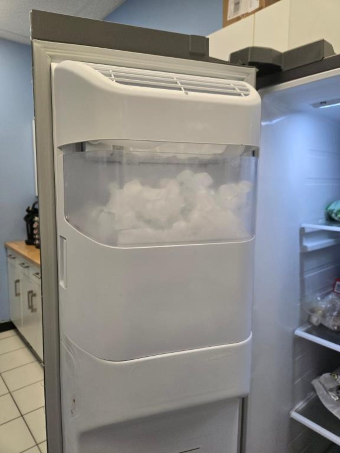 Samsung Refrigerator/Freezer - Image 6 of 9