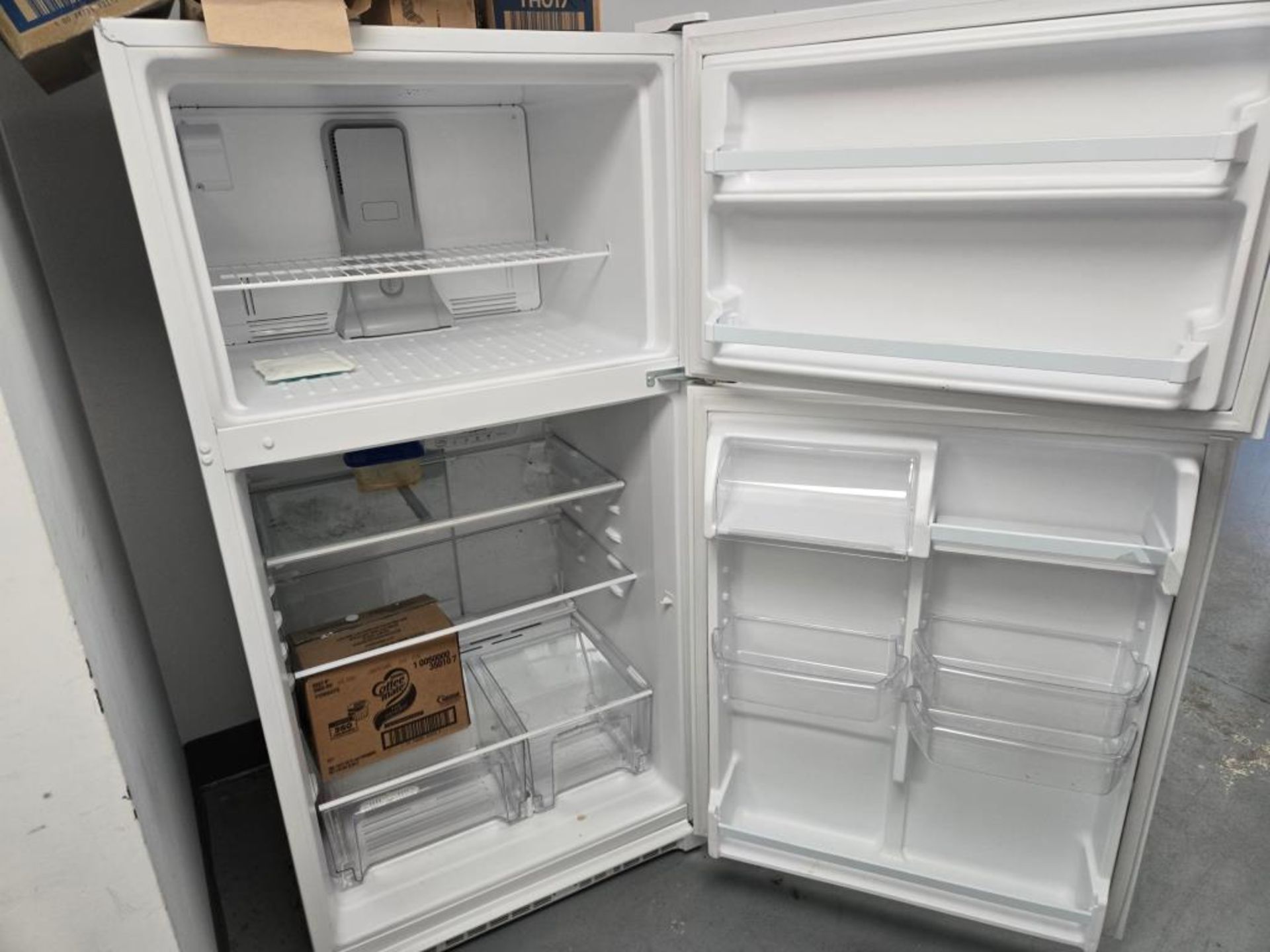 Kitchen Appliances - Image 4 of 12