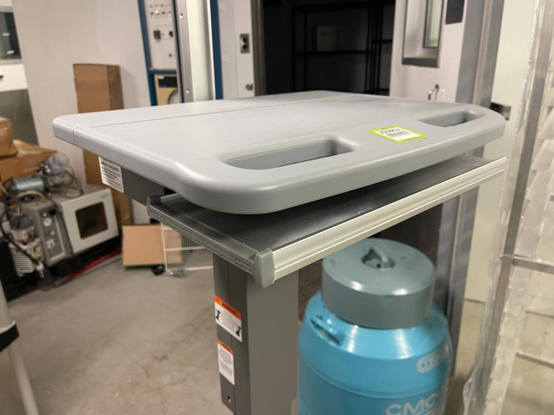 Mobile Laboratory Standing Desk - Image 2 of 3